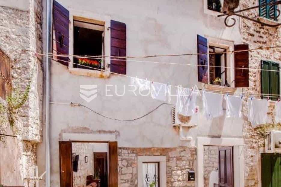 жилой дом в Rovinj, Istarska županija 11907347