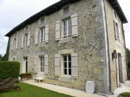 House in Roumazieres, Nouvelle-Aquitaine 11907701