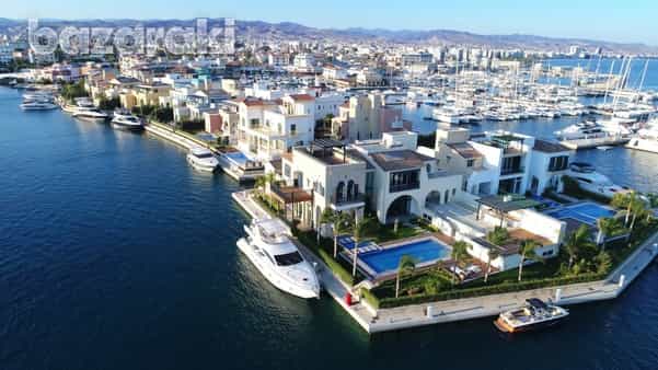 Condominium in Limassol, Lemesos 11908998