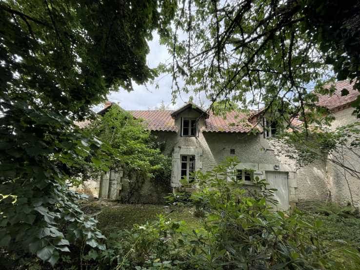بيت في Neuvic, Nouvelle-Aquitaine 11910032