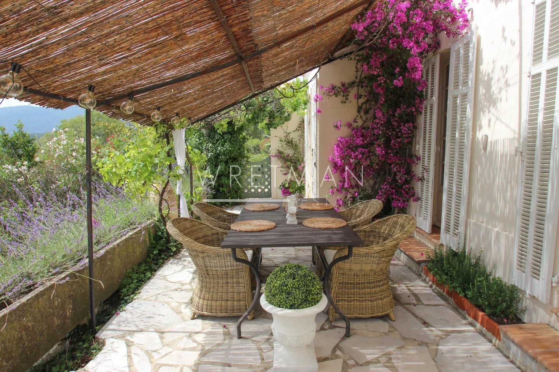 rumah dalam Fayence, Provence-Alpes-Côte d'Azur 11910461