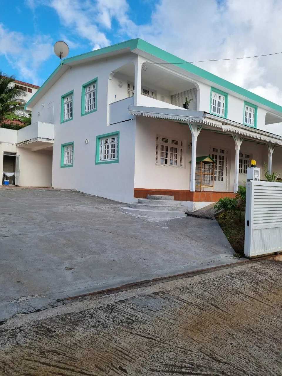 Asuinrakennus sisään Le Lamentin, Martinique 11910462