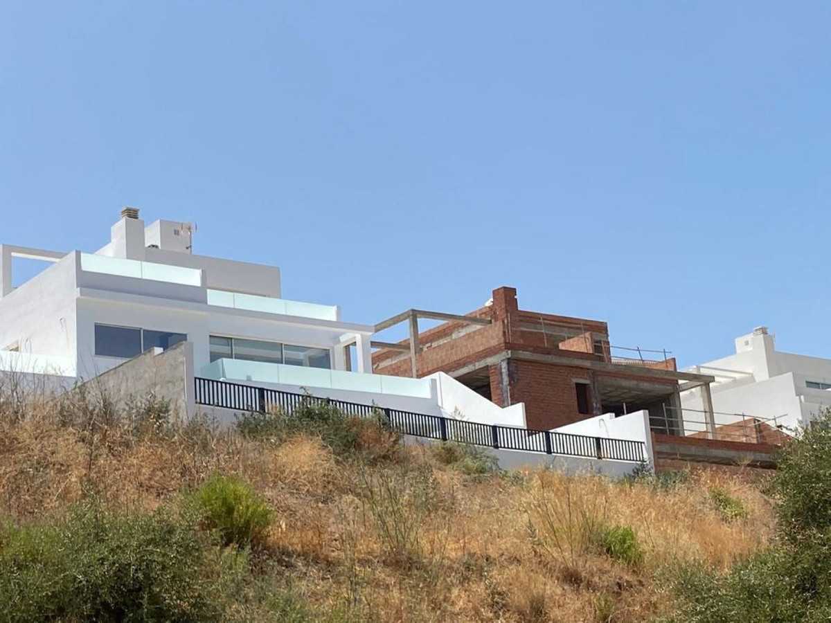 House in Fuengirola, Andalusia 11911604