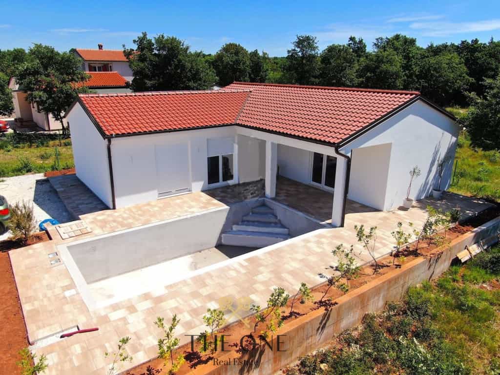 House in Svetvinčenat, Istria County 11912355