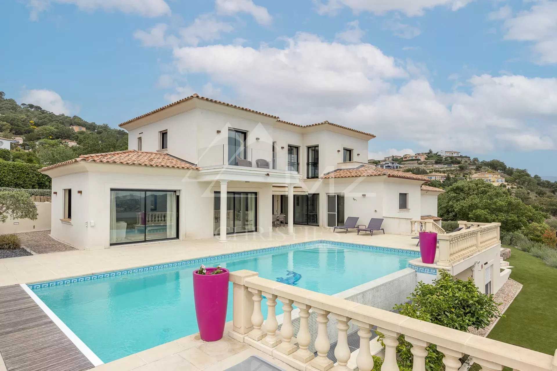 casa no Mandelieu-la-Napoule, Provença-Alpes-Costa Azul 11912494