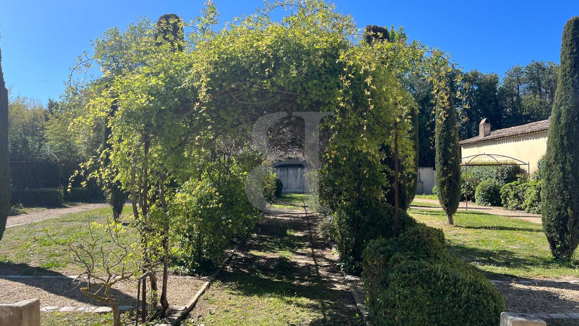 Hus i Saint-Remy-de-Provence, Provence-Alpes-Cote d'Azur 11913193