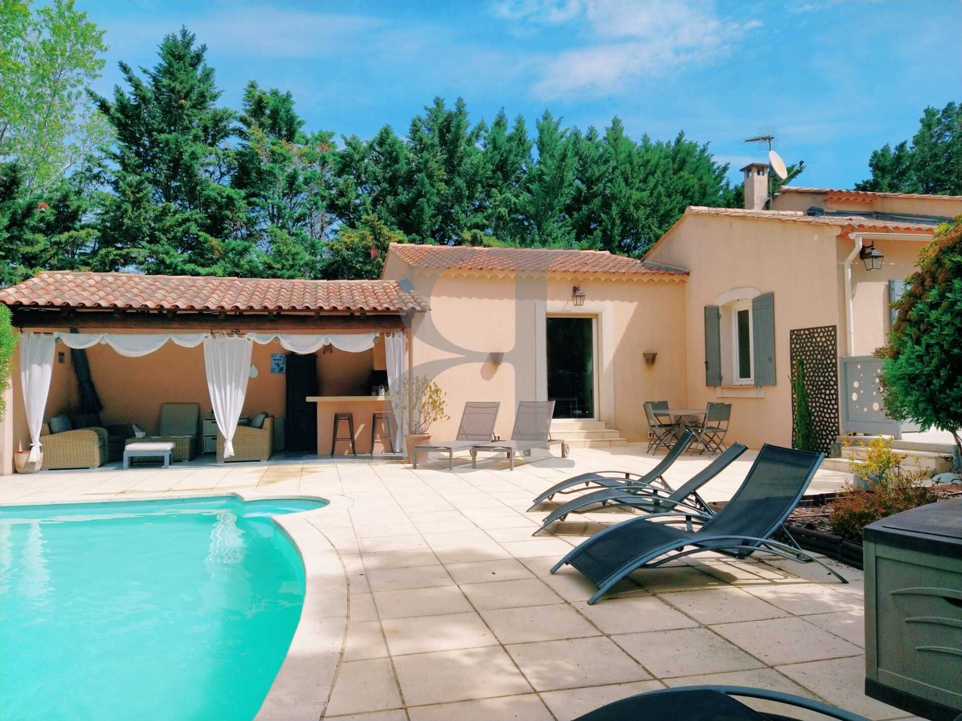 σπίτι σε L'Isle-sur-la-Sorgue, Provence-Alpes-Côte d'Azur 11913202