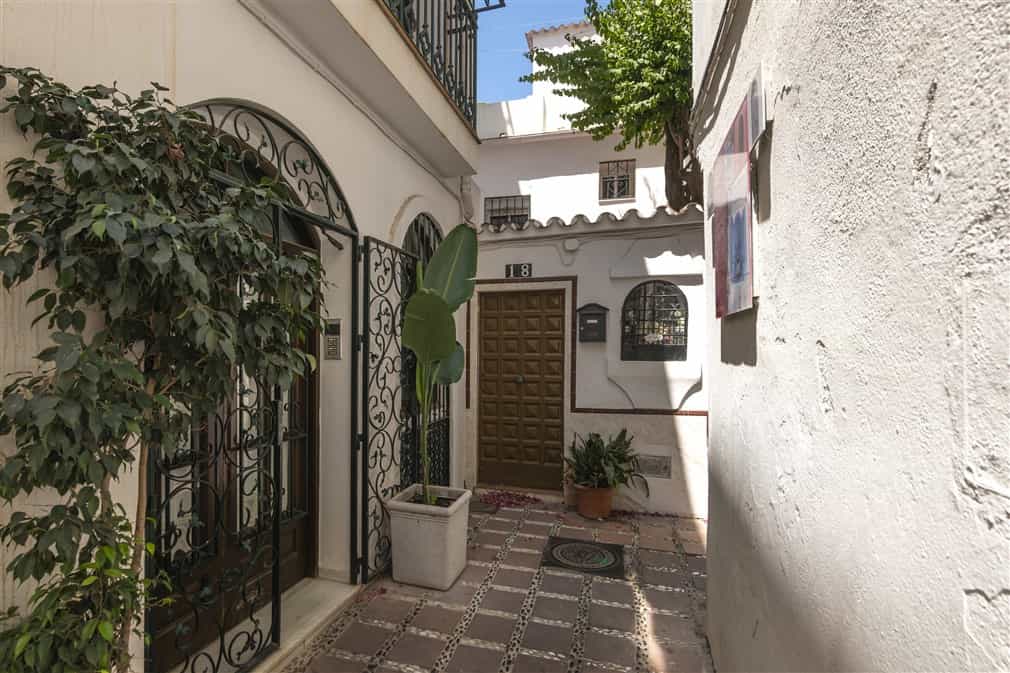 Condominium in Marbella, Andalusia 11913312