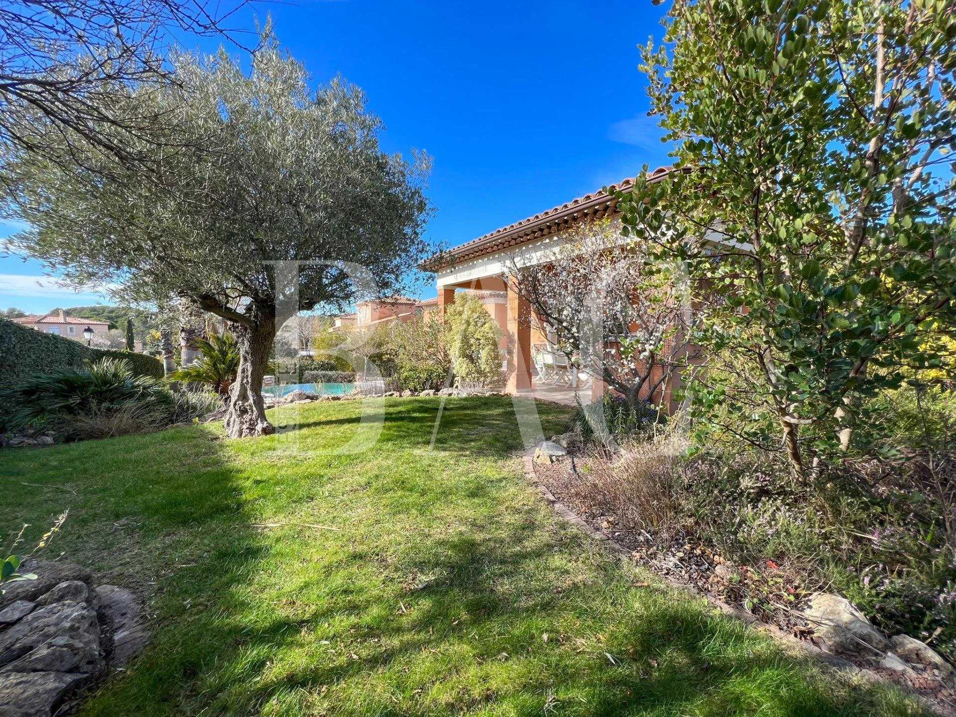 Hus i Saint-Raphael, Provence-Alpes-Cote d'Azur 11913909