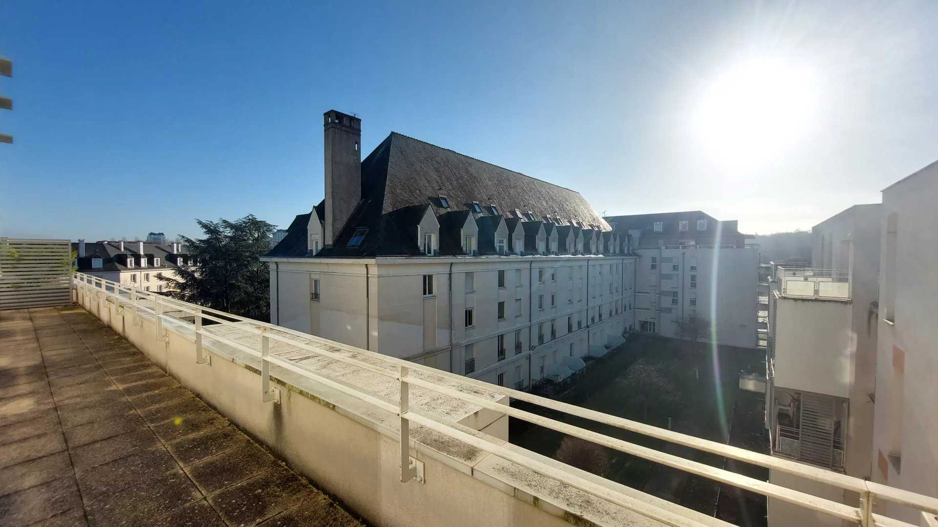 Condominium in Tours, Indre-et-Loire 11913952