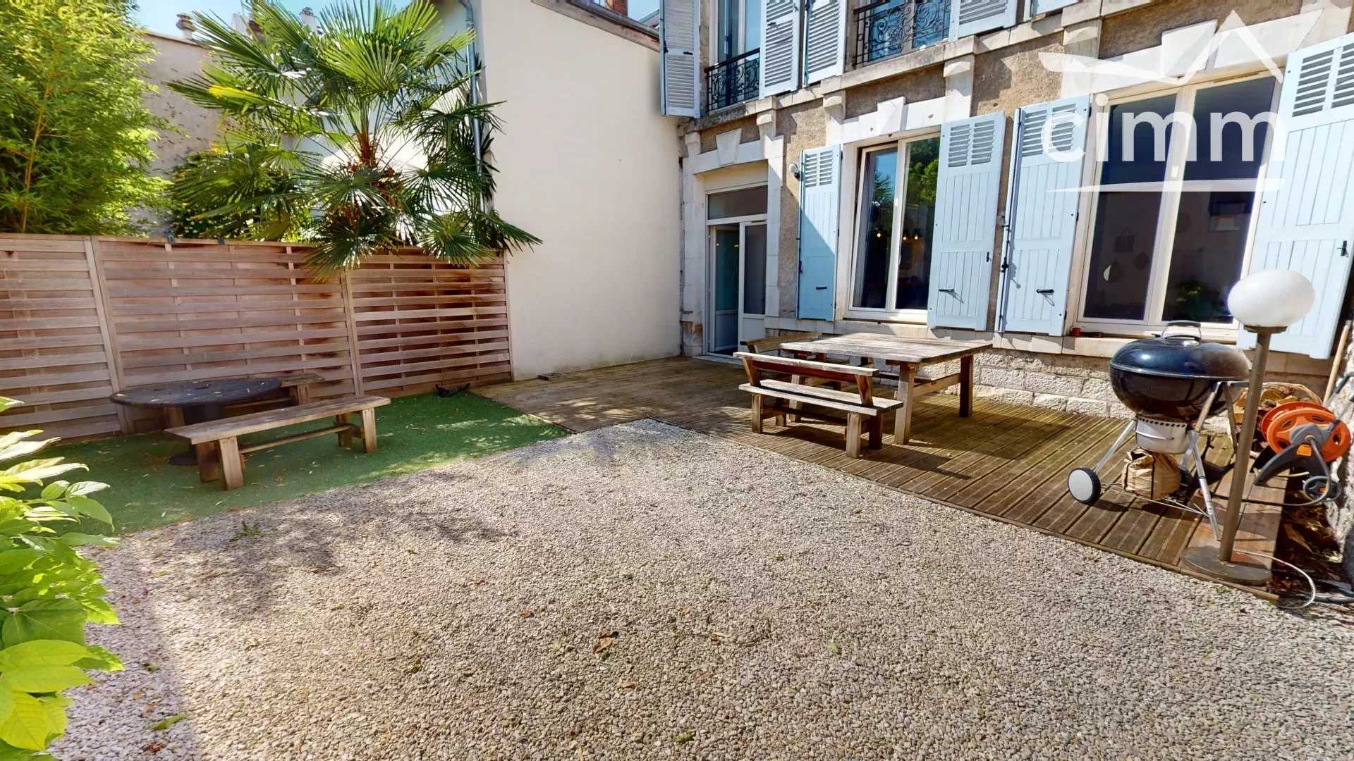 Condominium in Orleans, Centre-Val de Loire 11913958