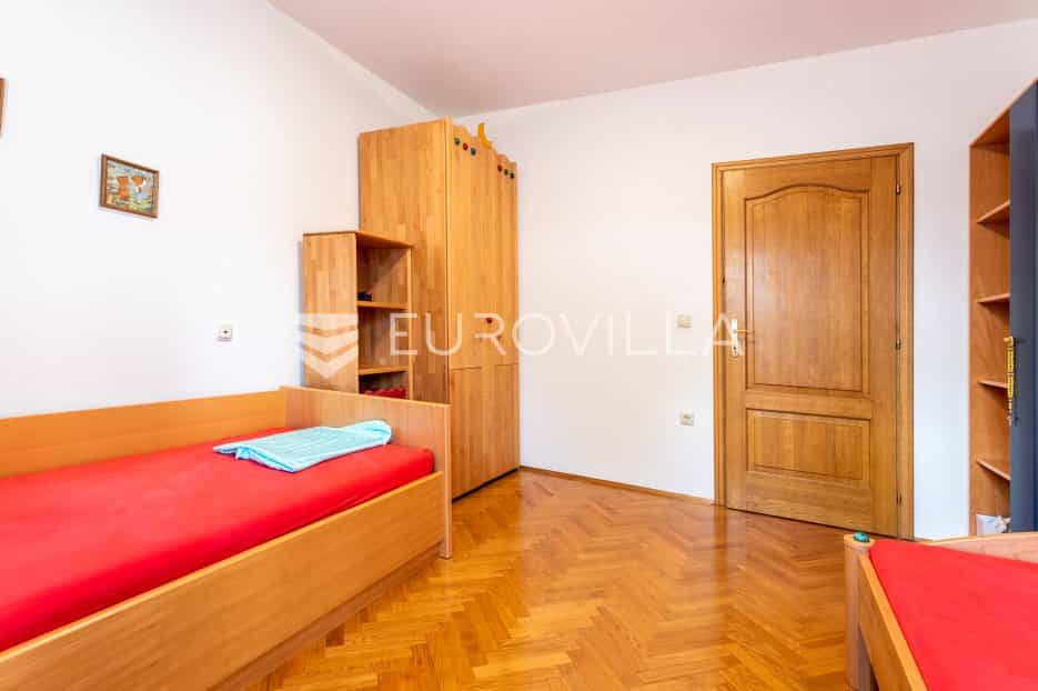 公寓 在 Okrug Gornji, Splitsko-dalmatinska županija 11914245