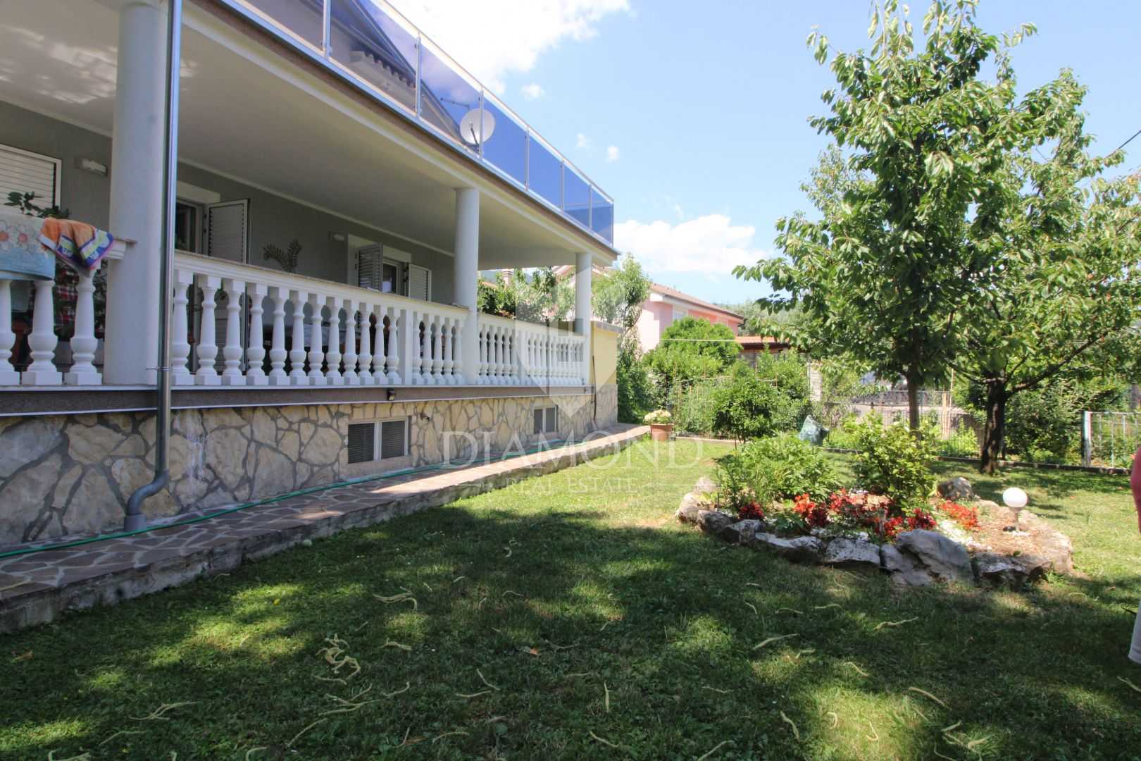 Condominio en Oprič, Primorje-Gorski Kotar County 11914513