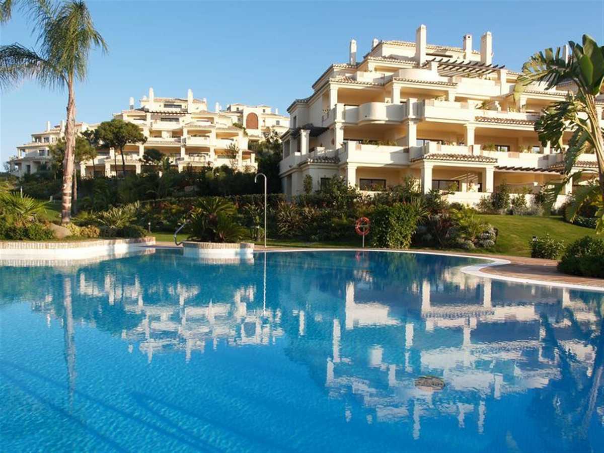 Condominium in Benahavis, Andalusia 11915351