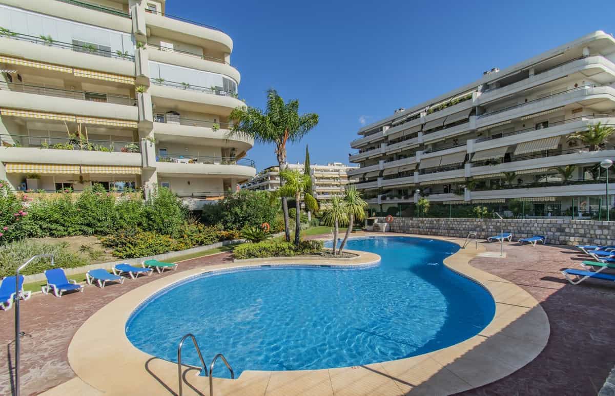 Condominium in Benahavis, Andalusia 11915425