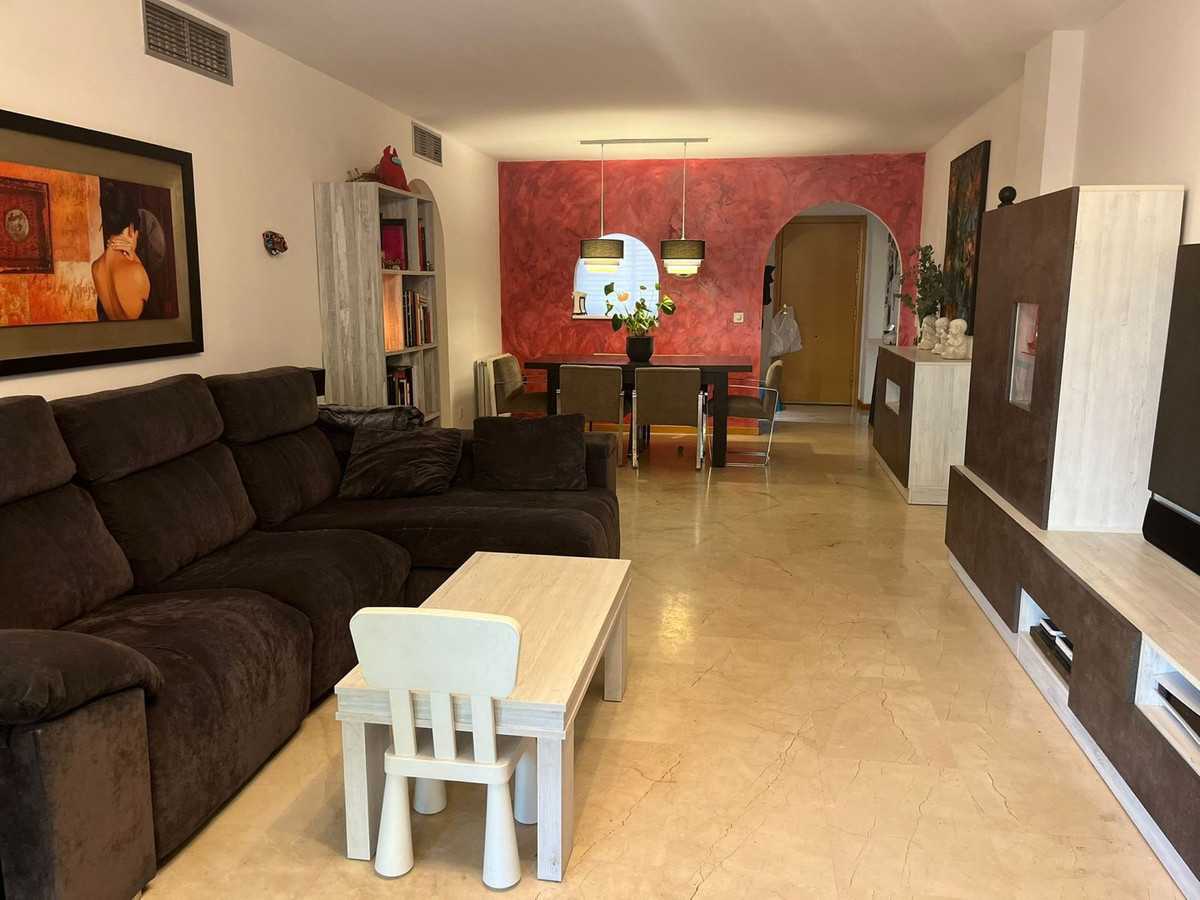 Condominium in Benahavis, Andalusia 11915425