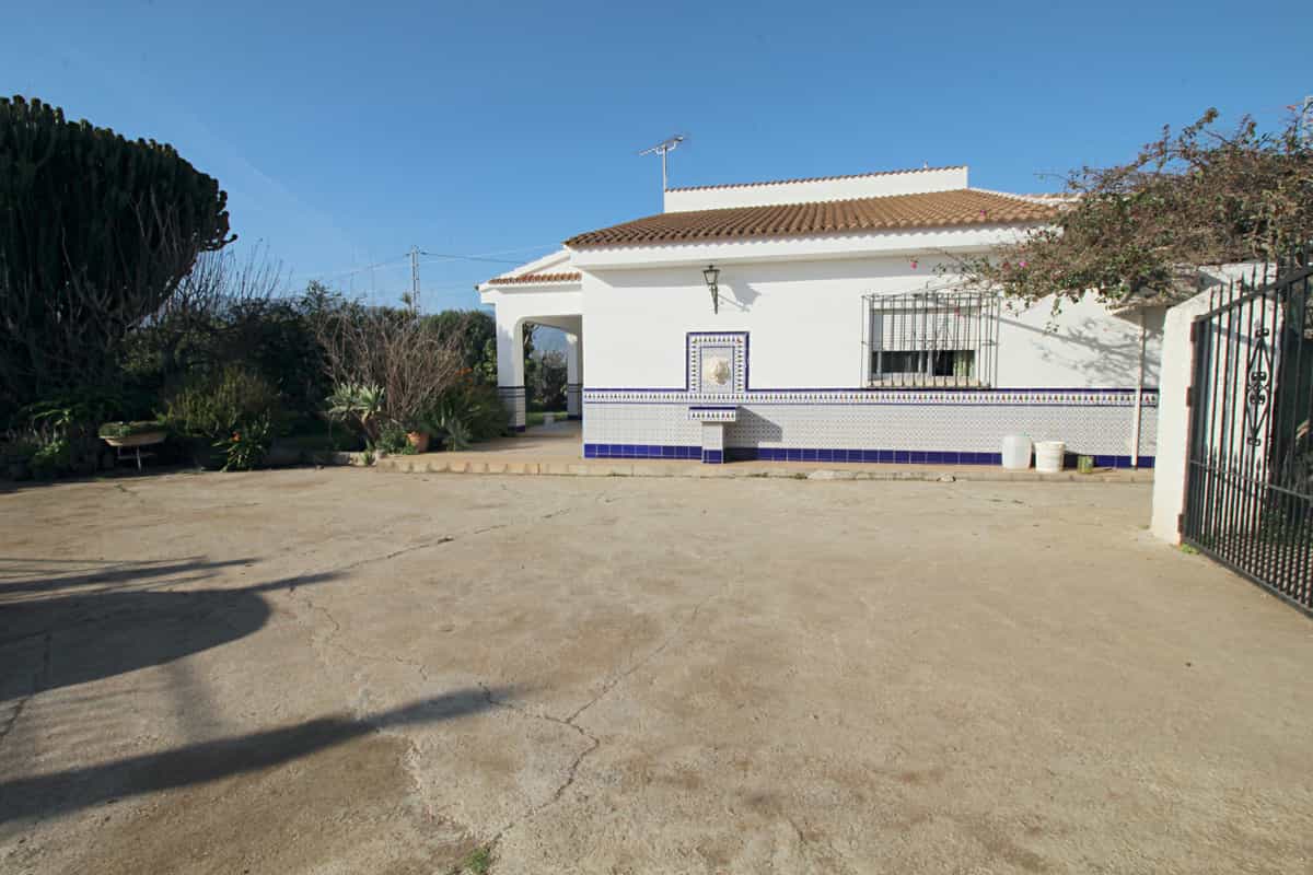 House in Alhaurin de la Torre, Andalusia 11915577