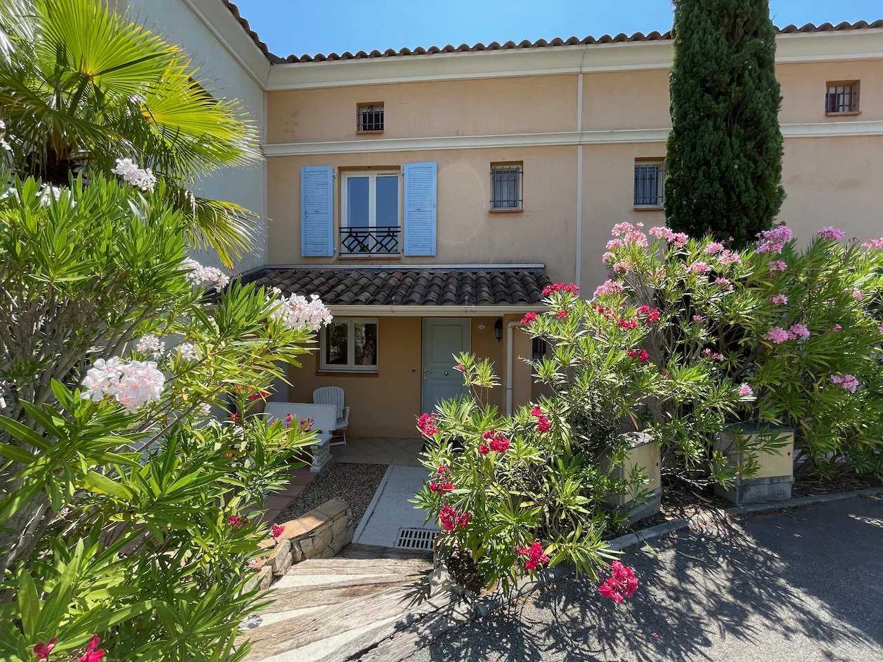 Rumah di Saint-Raphael, Provence-Alpes-Cote d'Azur 11916154
