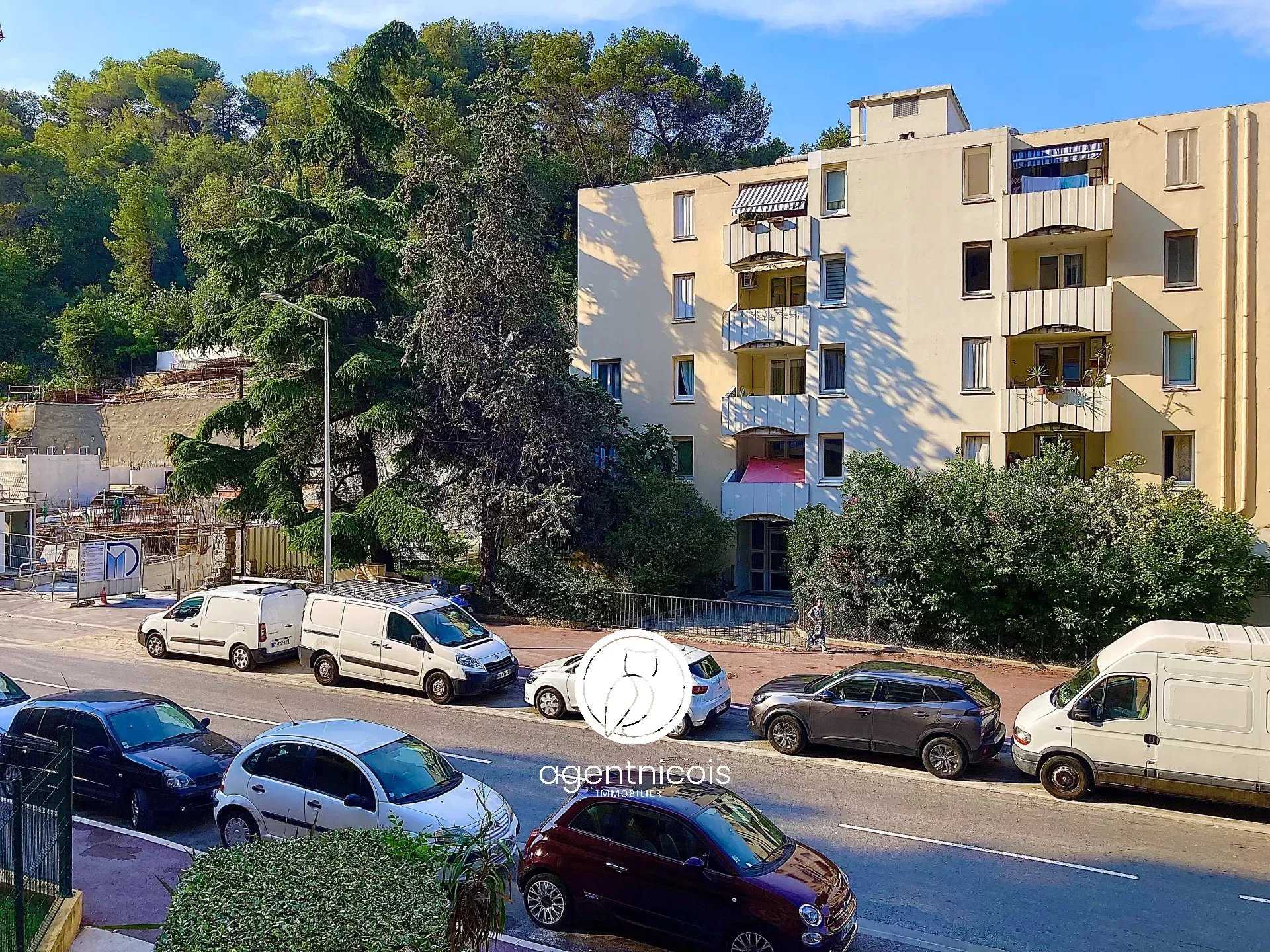 Condominium in Nice, Alpes-Maritimes 11916180