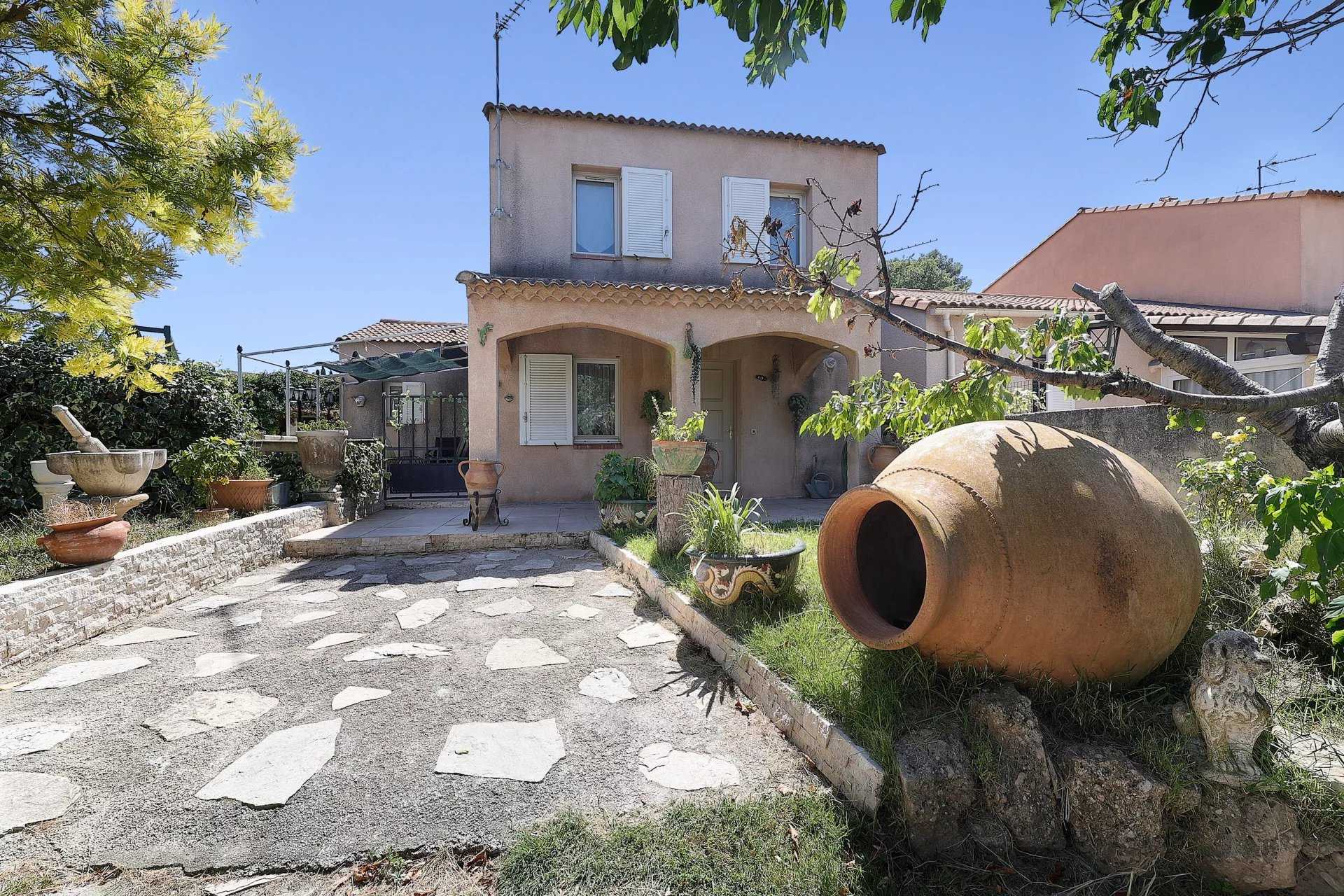 Hus i Aubagne, Provence-Alpes-Cote d'Azur 11916209