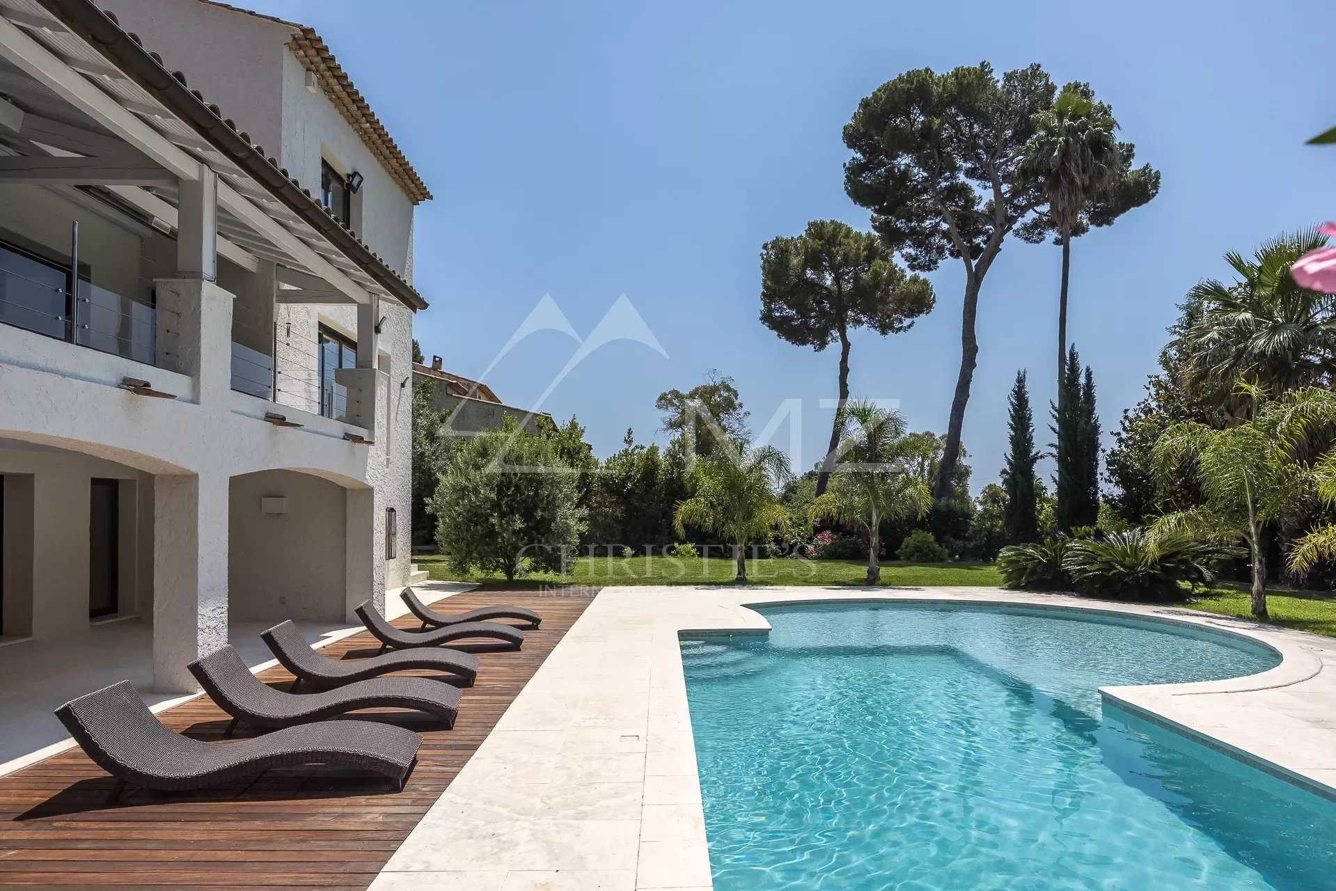 Residential in Antibes, Alpes-Maritimes 11916241