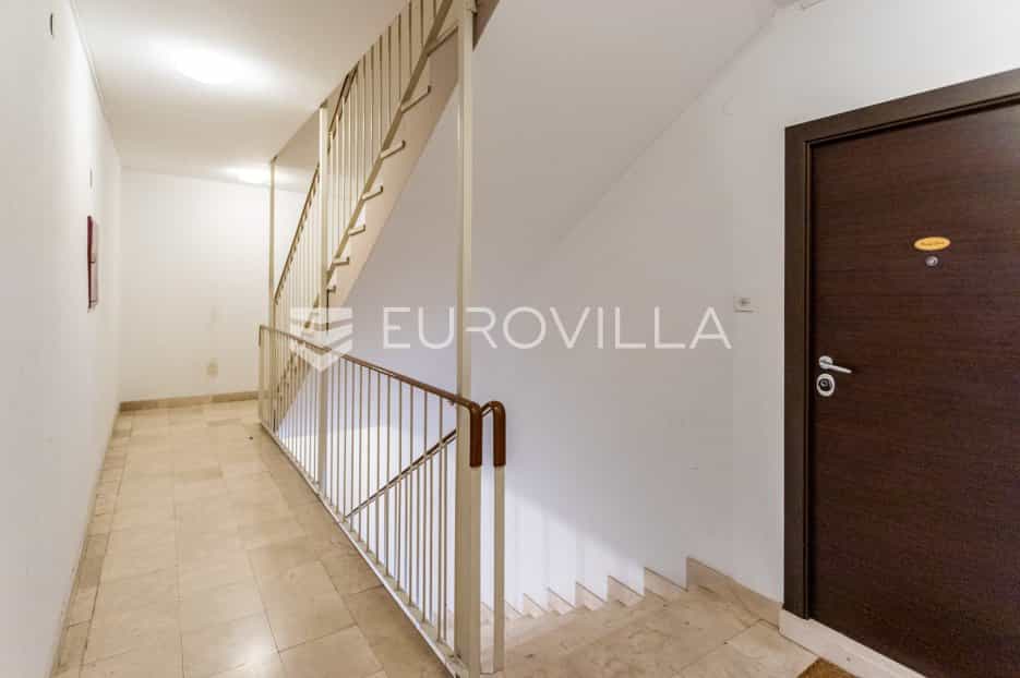 公寓 在 Split, Splitsko-dalmatinska županija 11916489
