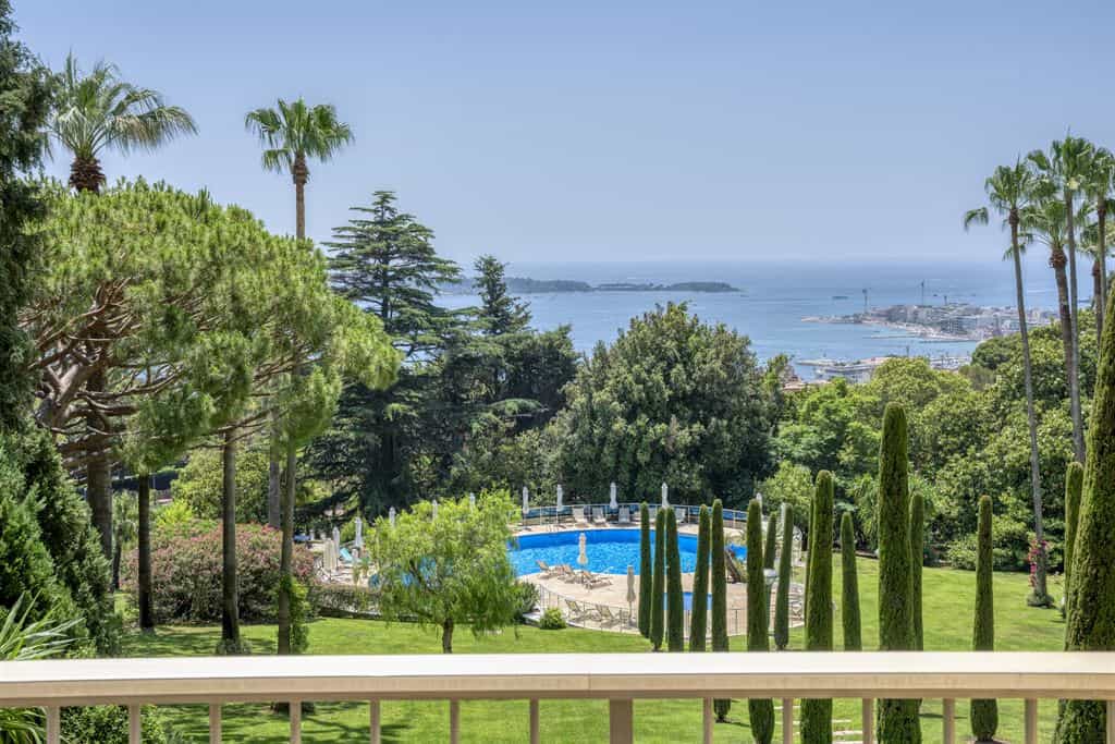 Condominium in Cannes, Provence-Alpes-Côte d'Azur 11916633
