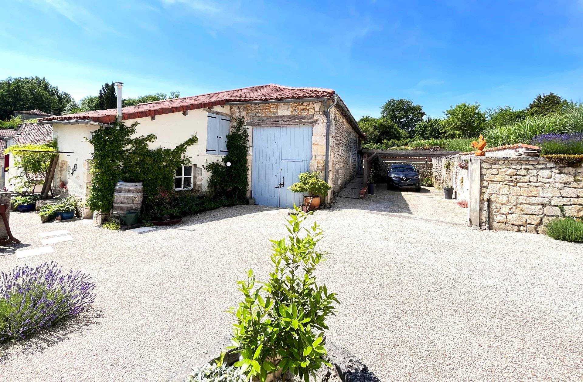 House in Villebois-Lavalette, Nouvelle-Aquitaine 11916992