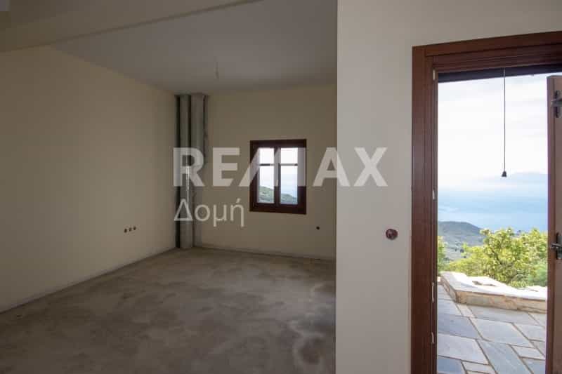 公寓 在 Agios Georgios Nilias,  11917531