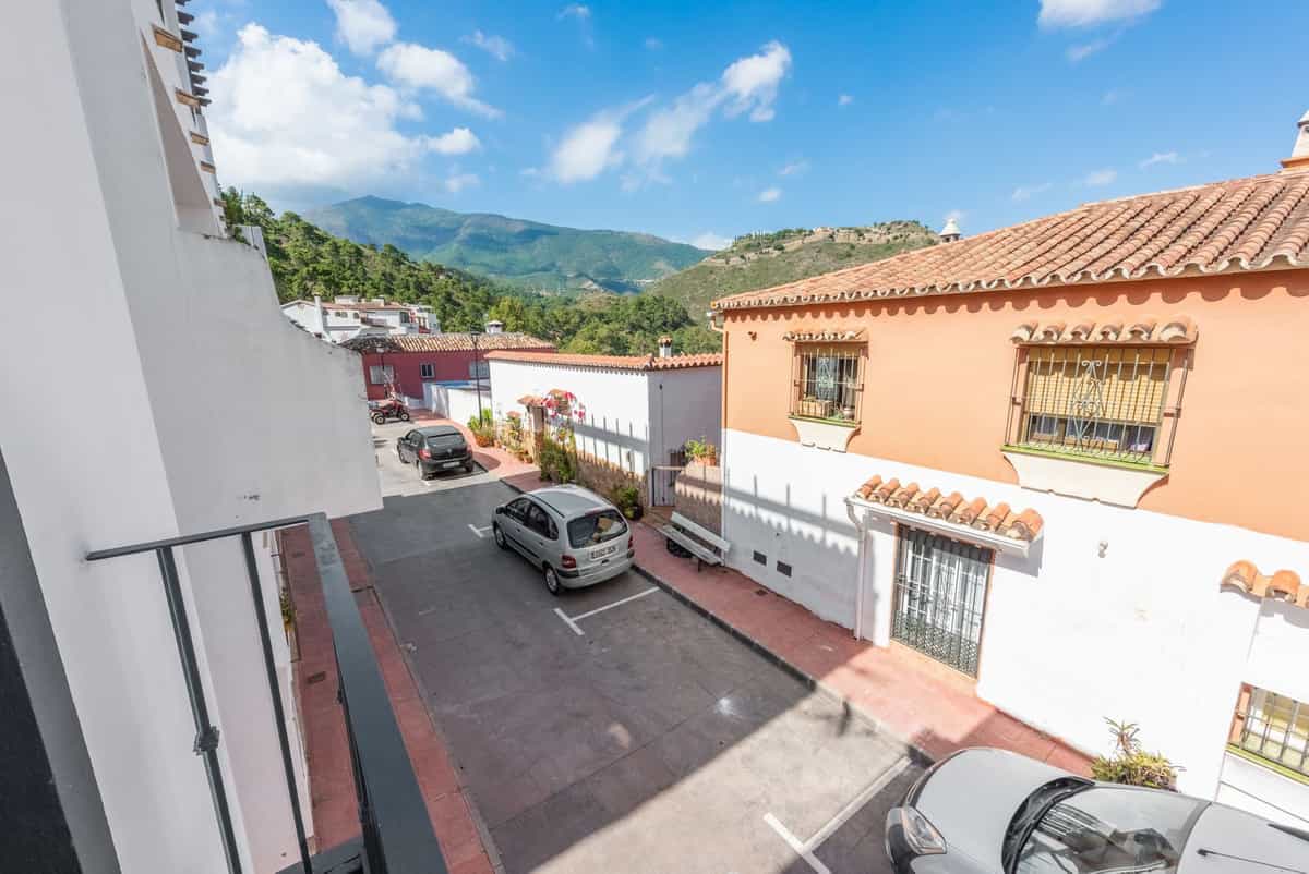 Condominium in Benahavís, Andalusia 11917840