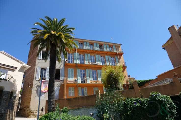 Condominium in Bormes-les-Mimosas, Provence-Alpes-Cote d'Azur 11918163