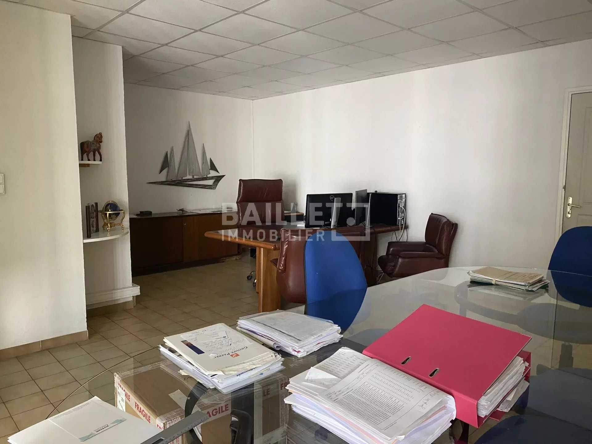 Γραφείο σε Le Muy, Provence-Alpes-Cote d'Azur 11918714