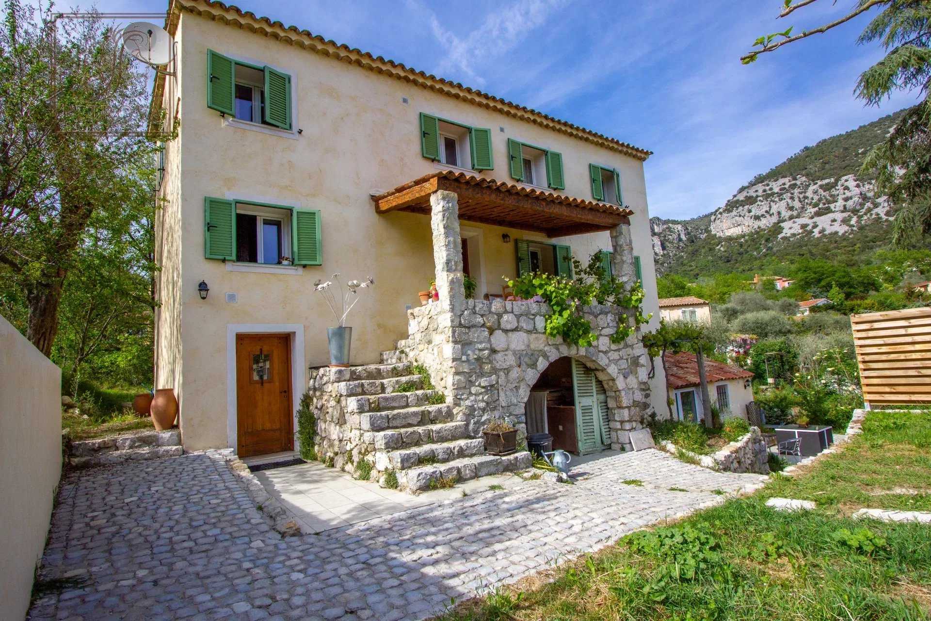 Talo sisään Tourrette-Levens, Provence-Alpes-Cote d'Azur 11918773