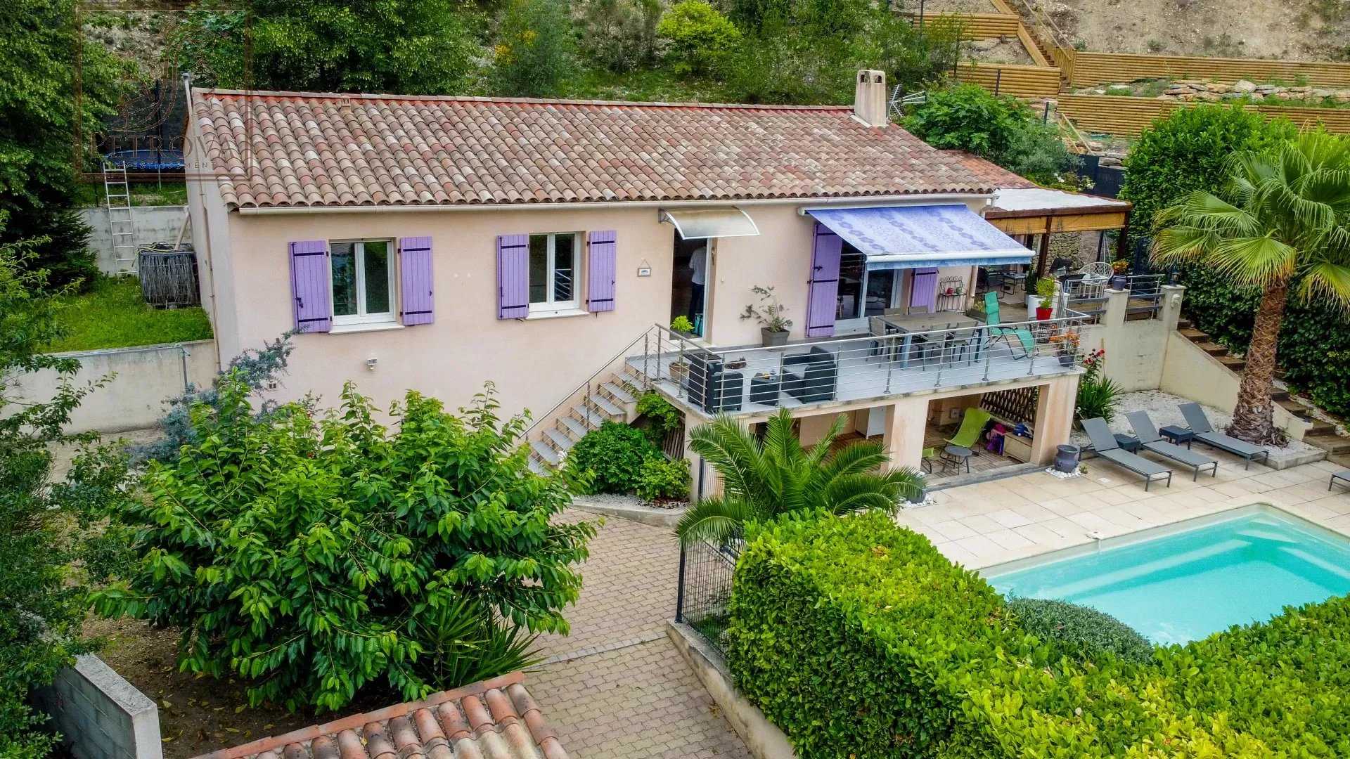 Talo sisään Tourrette-Levens, Provence-Alpes-Cote d'Azur 11918774