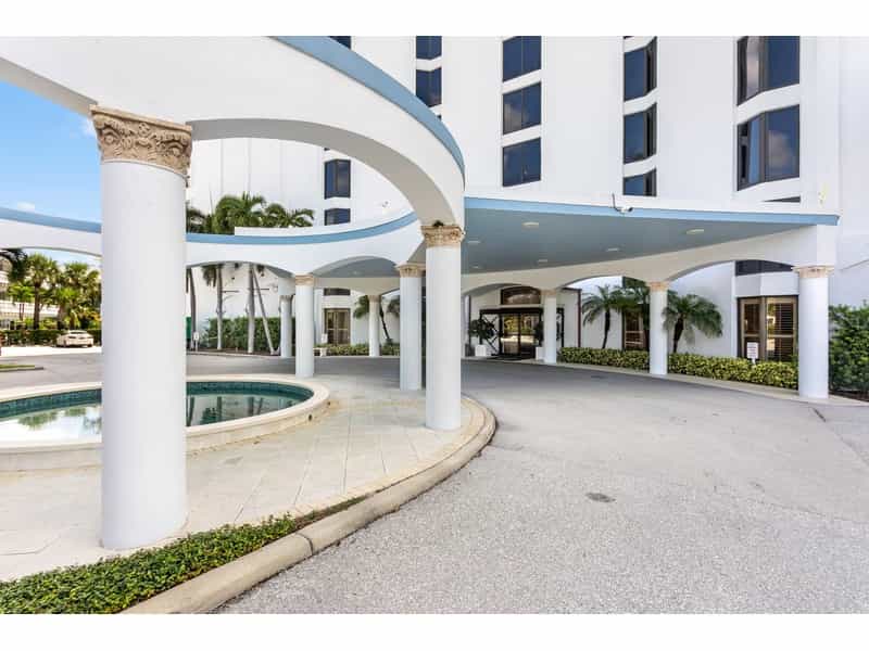 Condominium in West Palm Beach, Florida 11919099