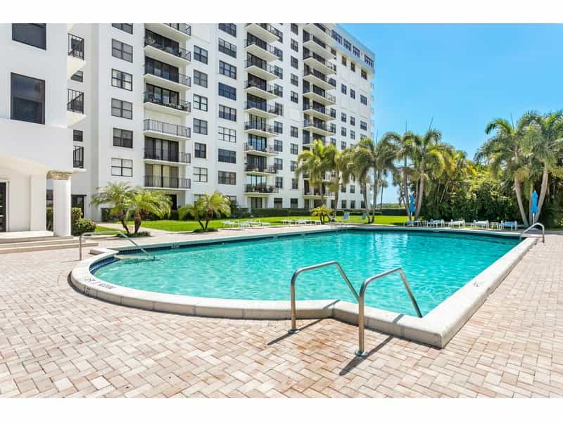 Condominium in West Palm Beach, Florida 11919099