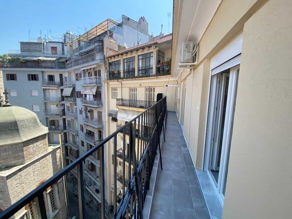 公寓 在 Thessaloniki,  11919143
