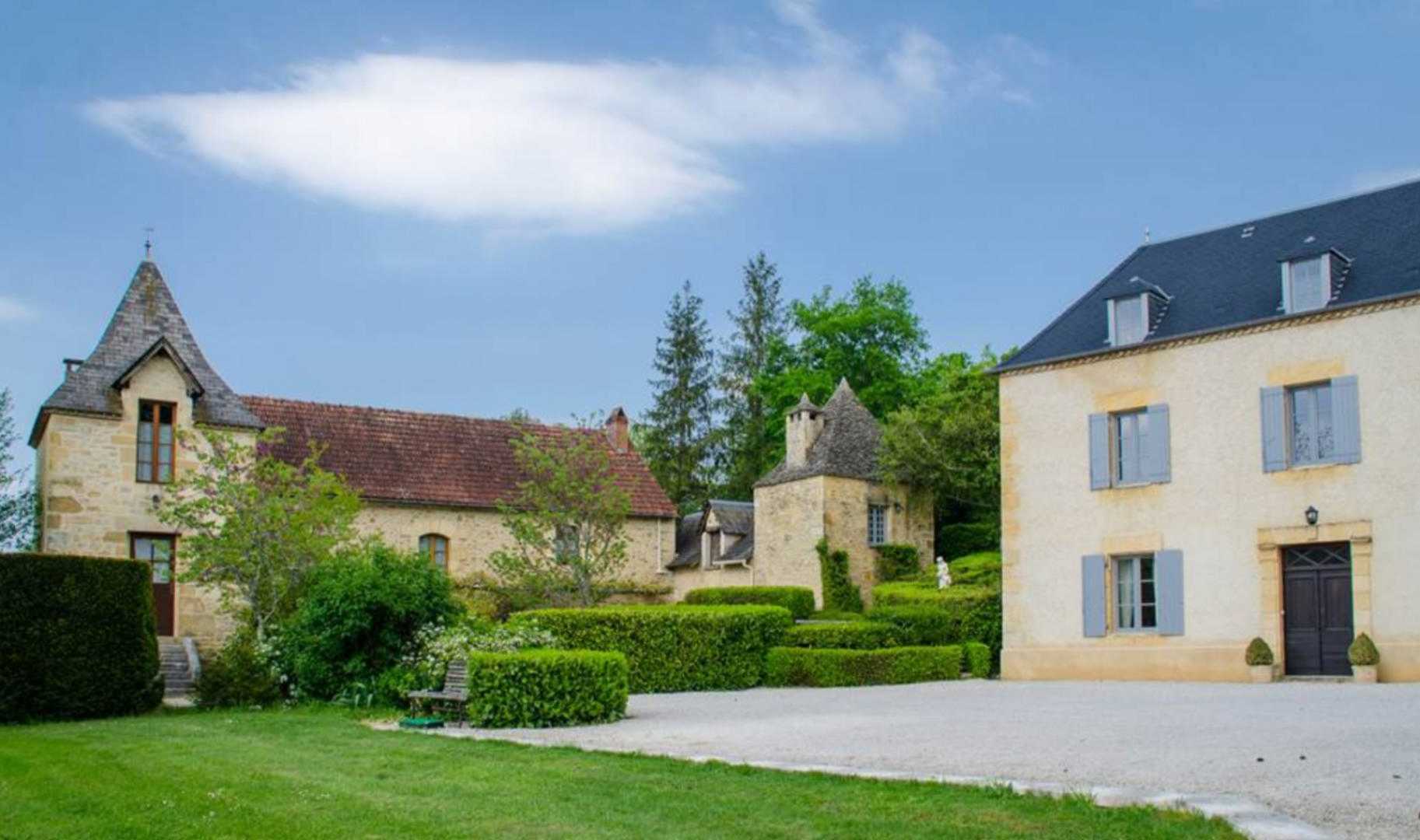 Talo sisään Sarlat-la-Canéda, Nouvelle-Aquitaine 11919839