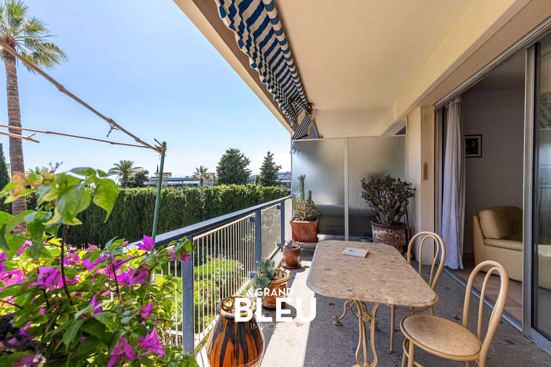 公寓 在 Nice, Alpes-Maritimes 11921200