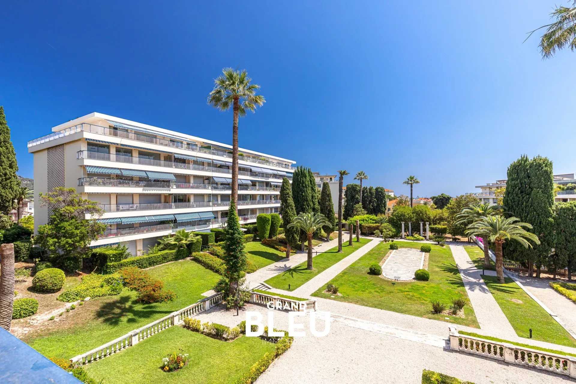 Condominium in Nice, Alpes-Maritimes 11921200