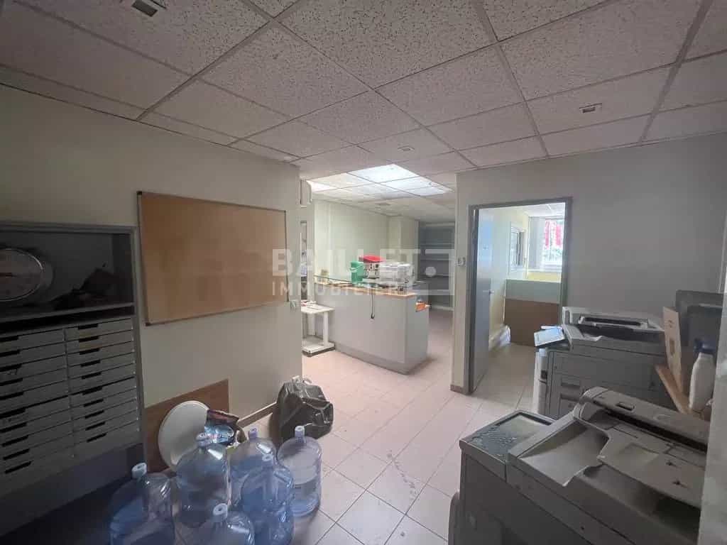 Office in Contes, Provence-Alpes-Cote d'Azur 11921222