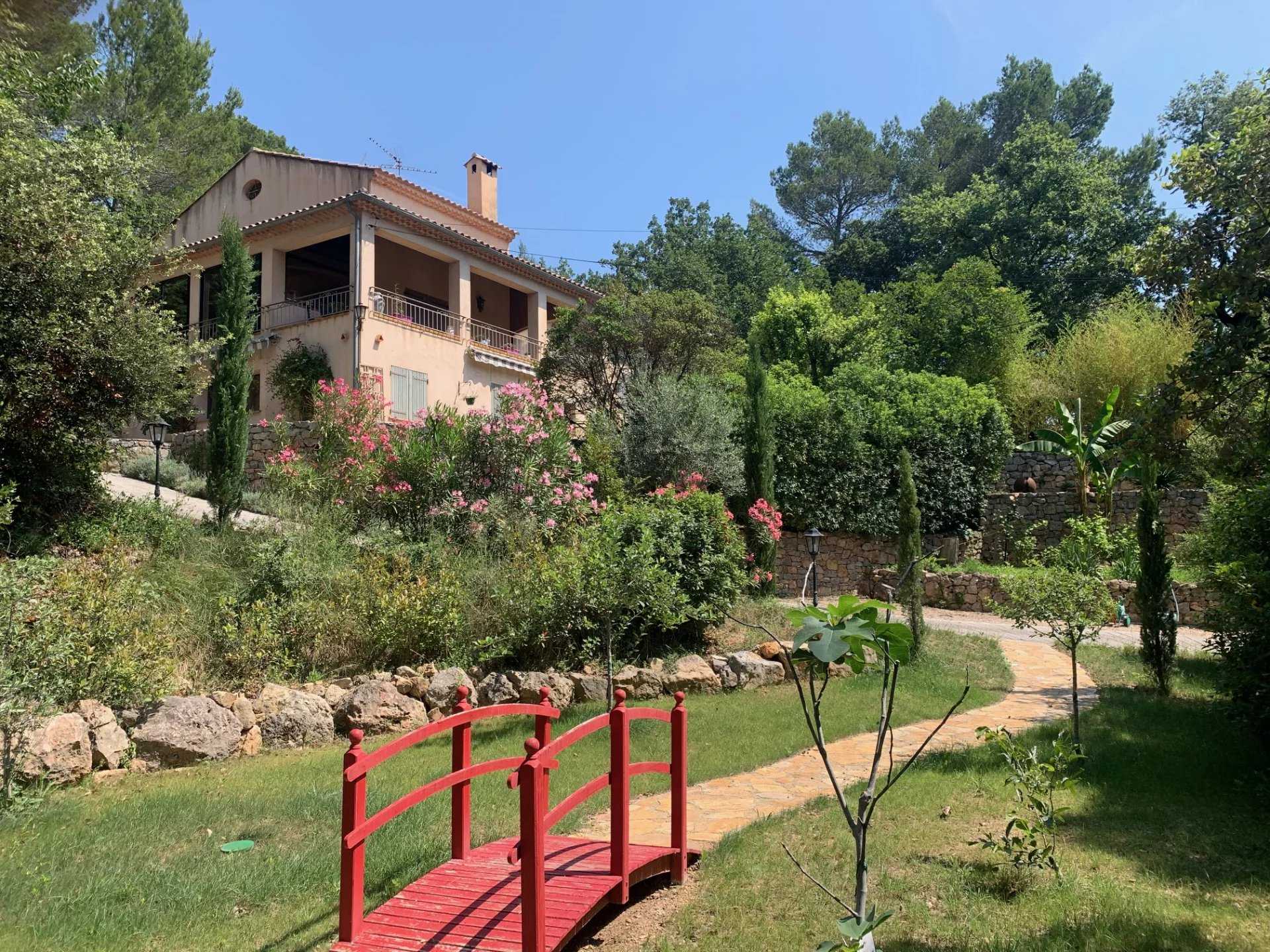 casa no Flassans-sur-Issole, Provença-Alpes-Costa Azul 11921297