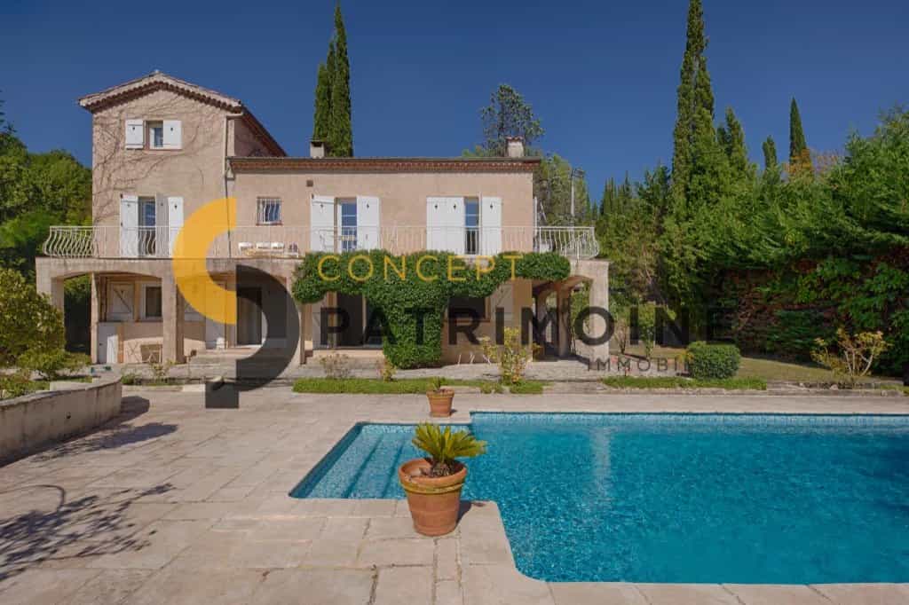 Condominium in Le Bar-sur-Loup, Provence-Alpes-Cote d'Azur 11921307