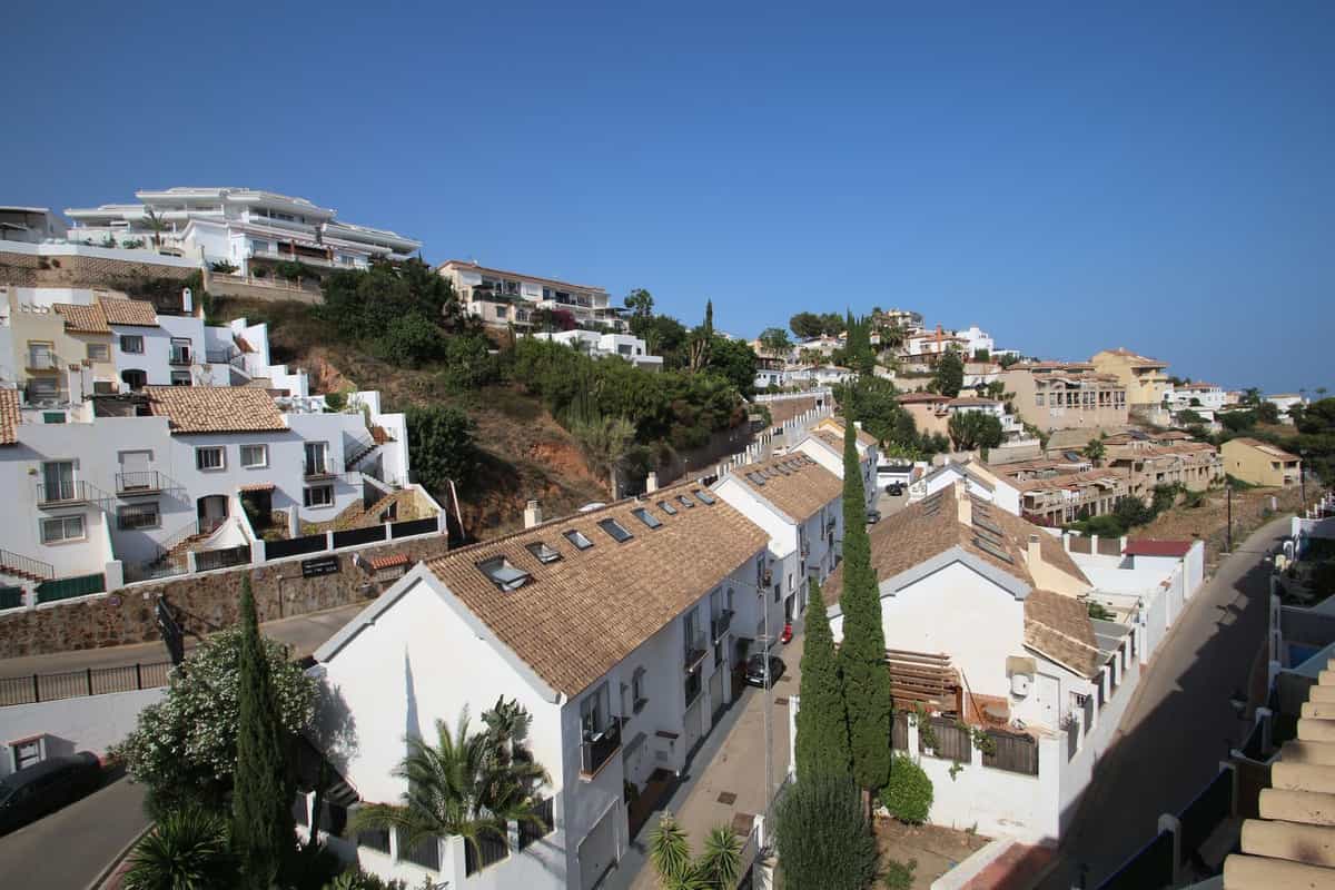 Multiple Houses in Fuengirola, Andalusia 11921602