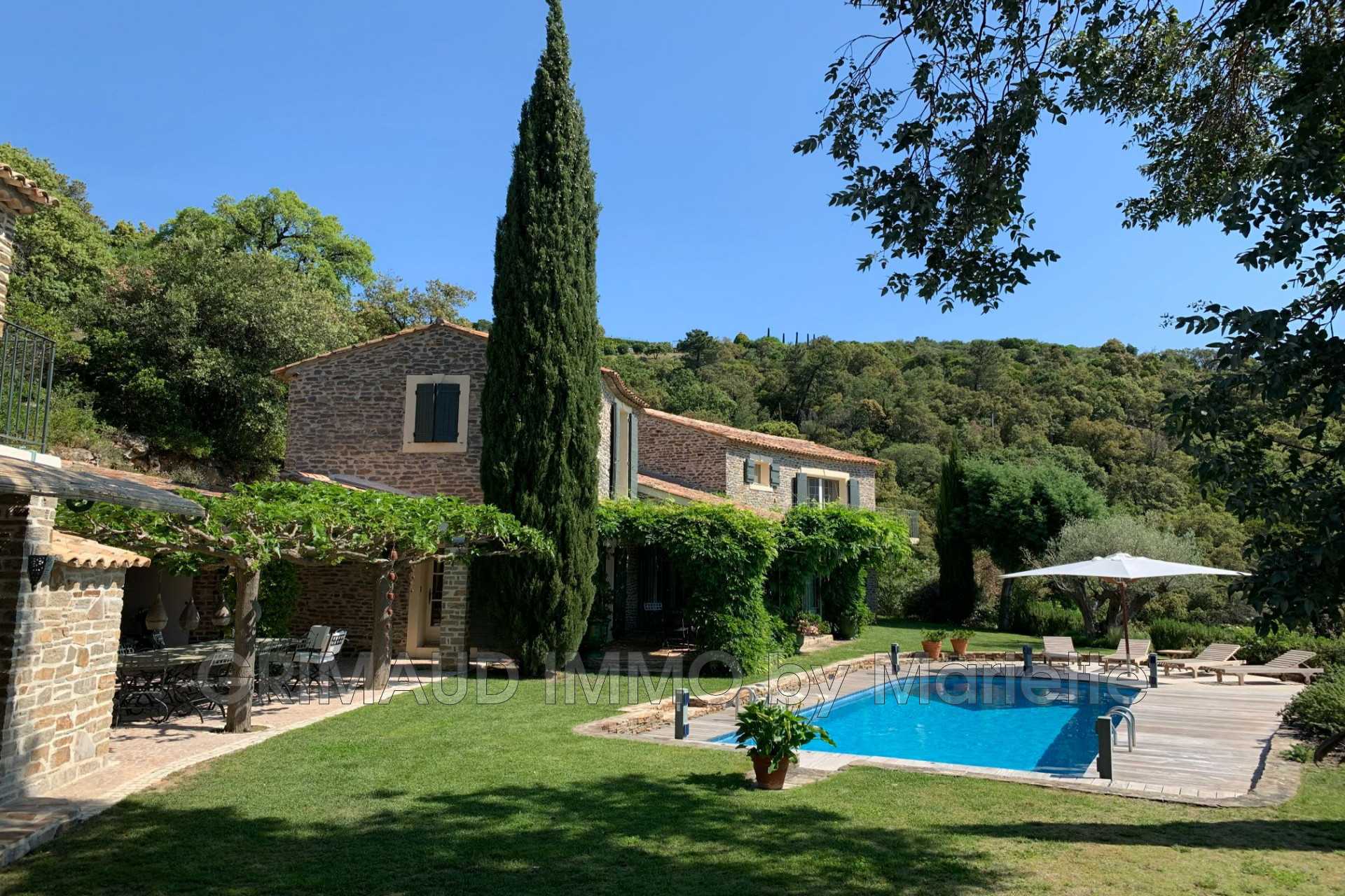 Hus i La Garde-Freinet, Provence-Alpes-Cote d'Azur 11921741