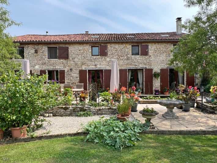 House in Mansle, Nouvelle-Aquitaine 11922077