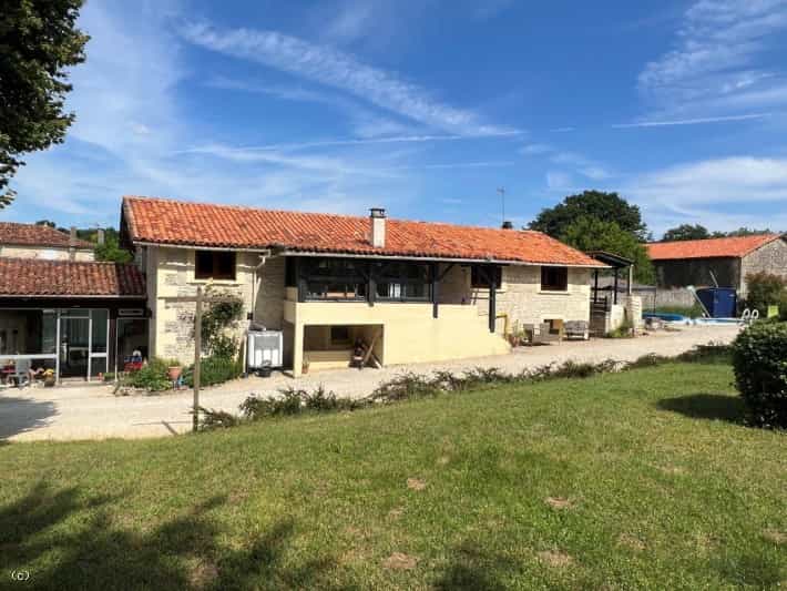House in Mansle, Nouvelle-Aquitaine 11922108