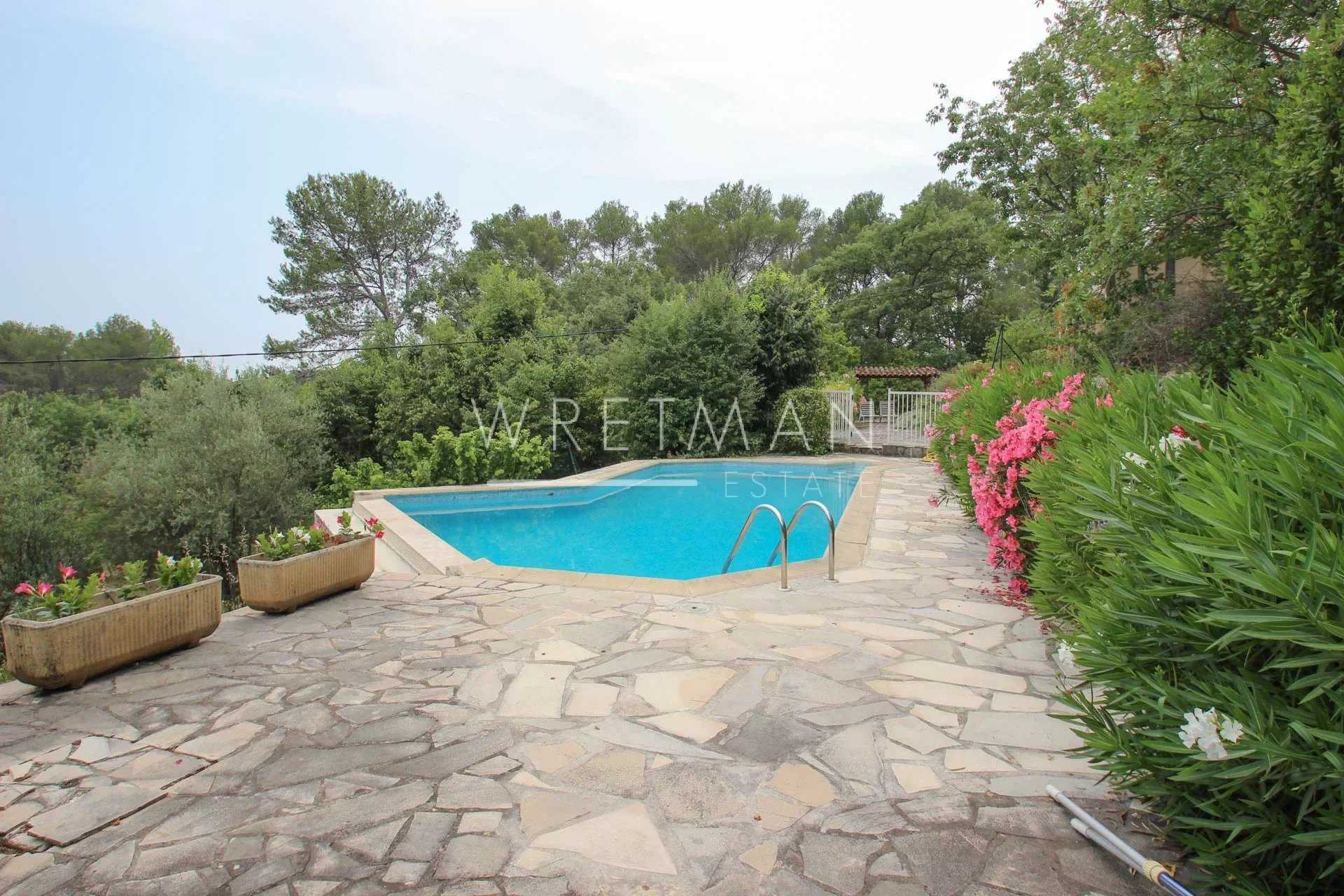 Talo sisään Seillans, Provence-Alpes-Cote d'Azur 11923281