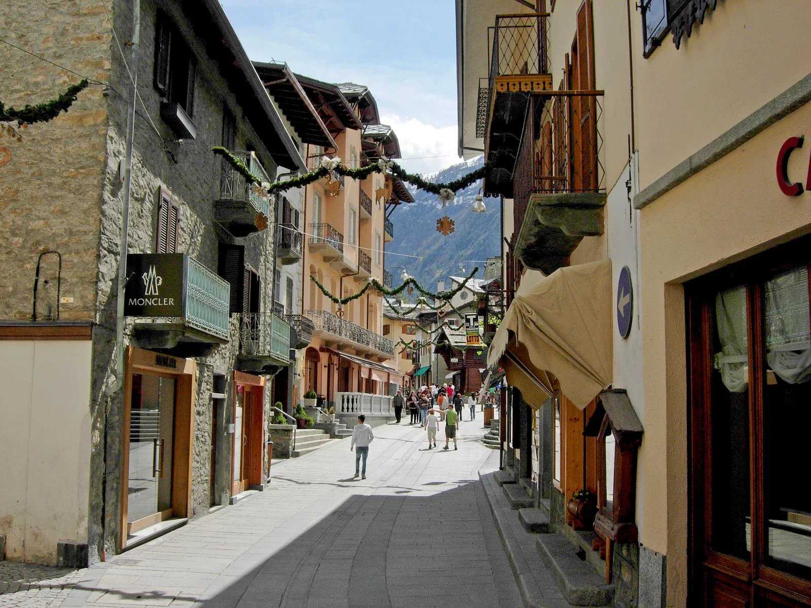Huis in Courmayeur, Valle d'Aosta 11923328