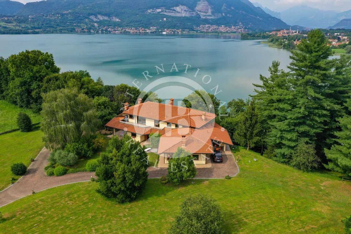 House in Como, Lombardy 11923351